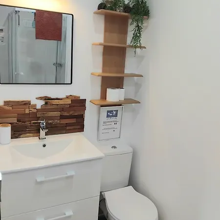 Апартаменты 4 Ou 2 Parking Wifi Terrasse Cosy *